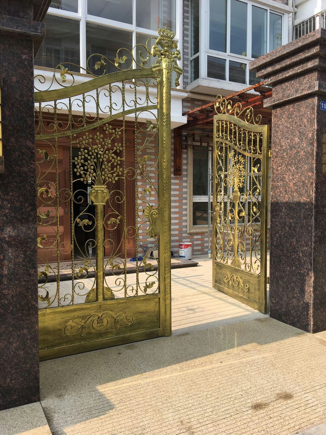 欧式铁艺大门 美观实用耐用 可来图定制 颜色自选