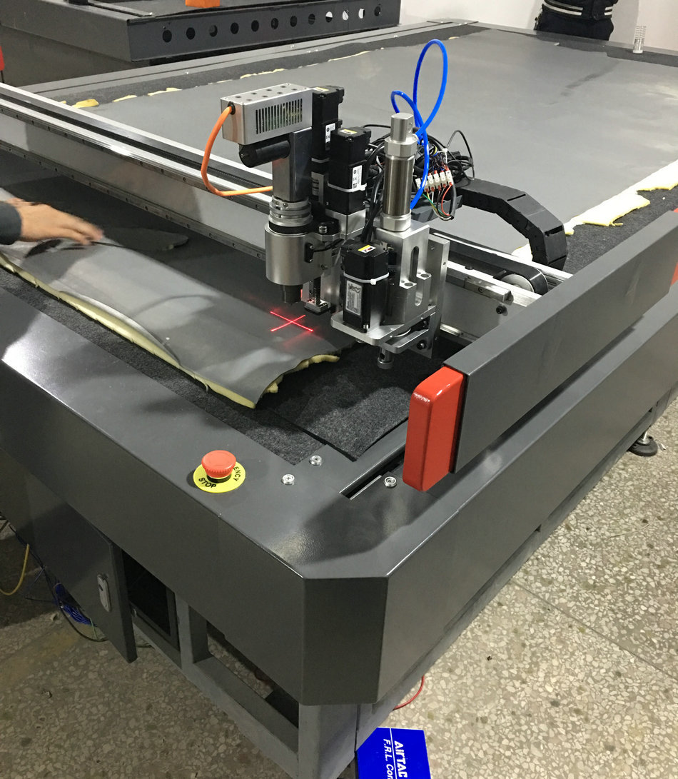 震动刀切割机 电脑数控真皮汽车丝圈脚垫复合材料切割机 厂家直销