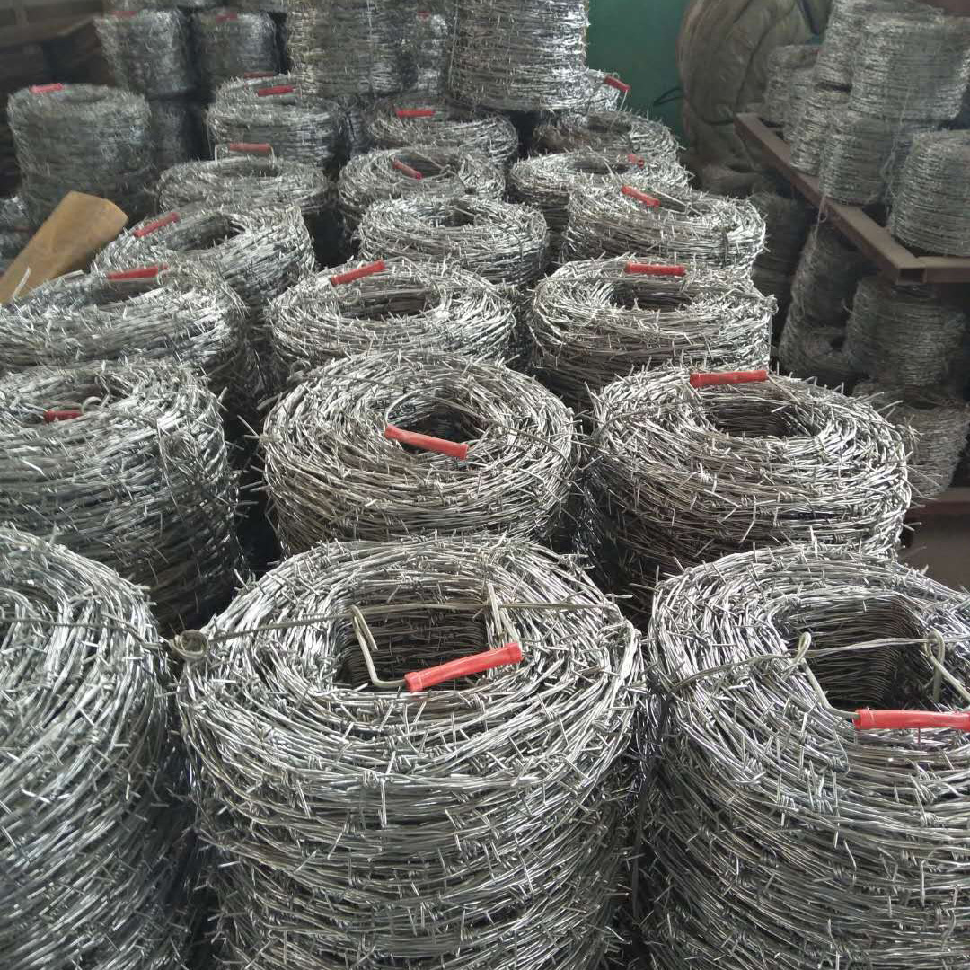 专注生产刺绳铁蒺藜铁丝网带刺铁丝网小区防盗围墙网 品质保证