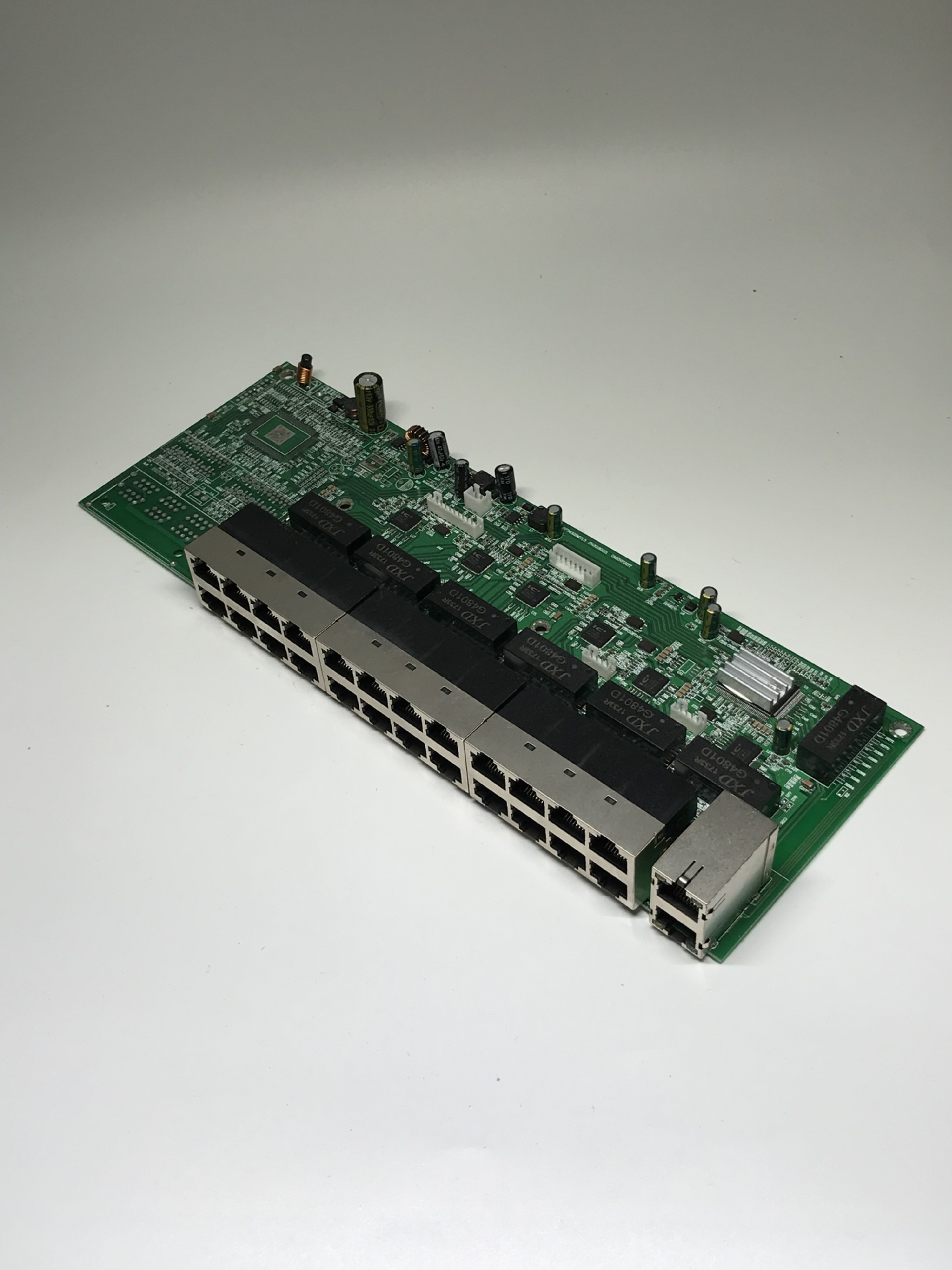 厂家直供26口百兆千兆网络poe交换机主板rtl方案