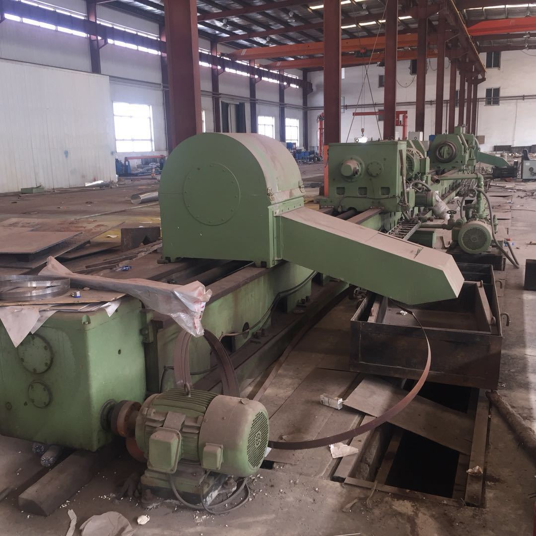 出售 全新深孔钻镗床:    深孔钻镗床  型号   tq2150  最大镗孔直径