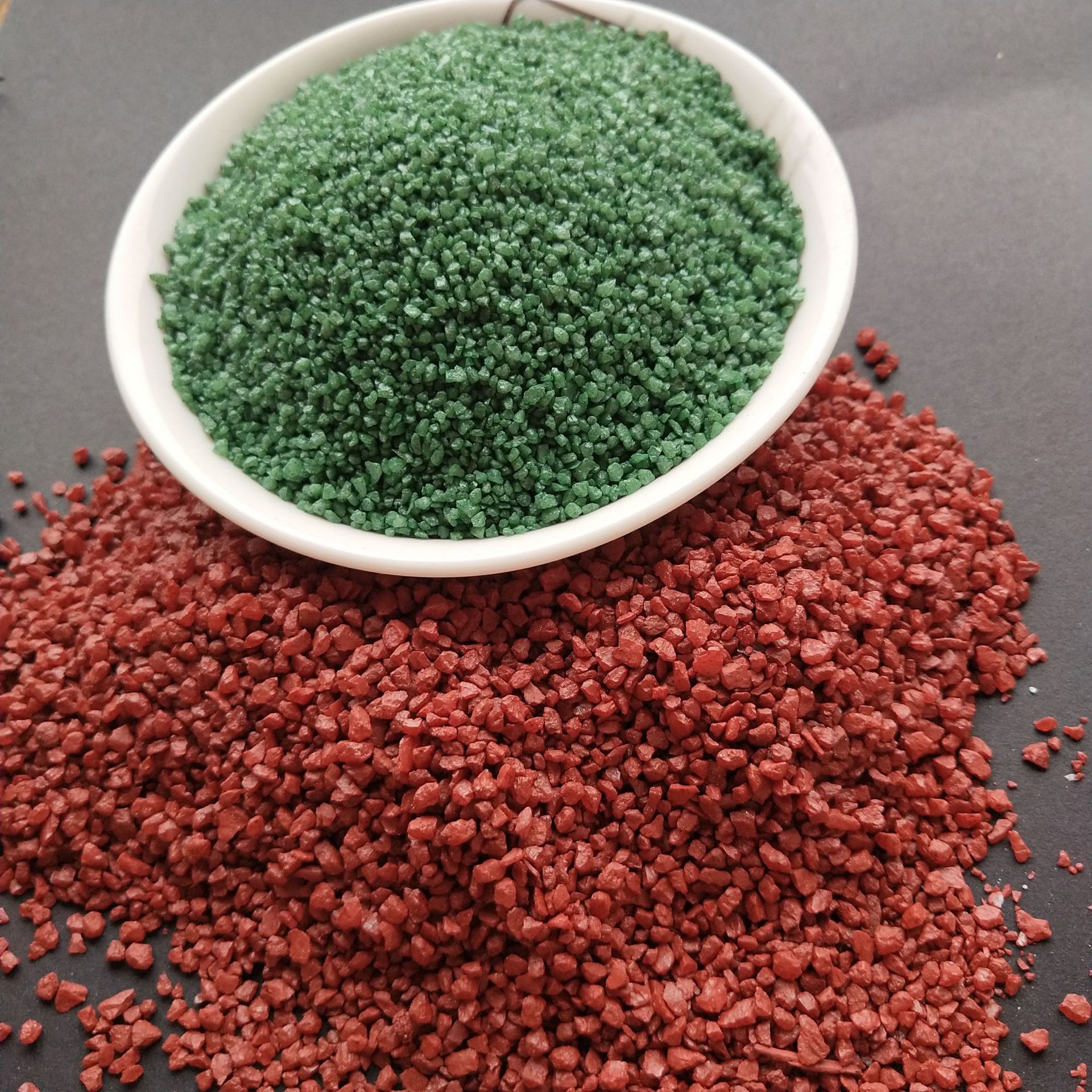 彩色陶瓷颗粒 花样地坪用耐磨陶瓷颗粒 通透一体防滑陶瓷颗粒