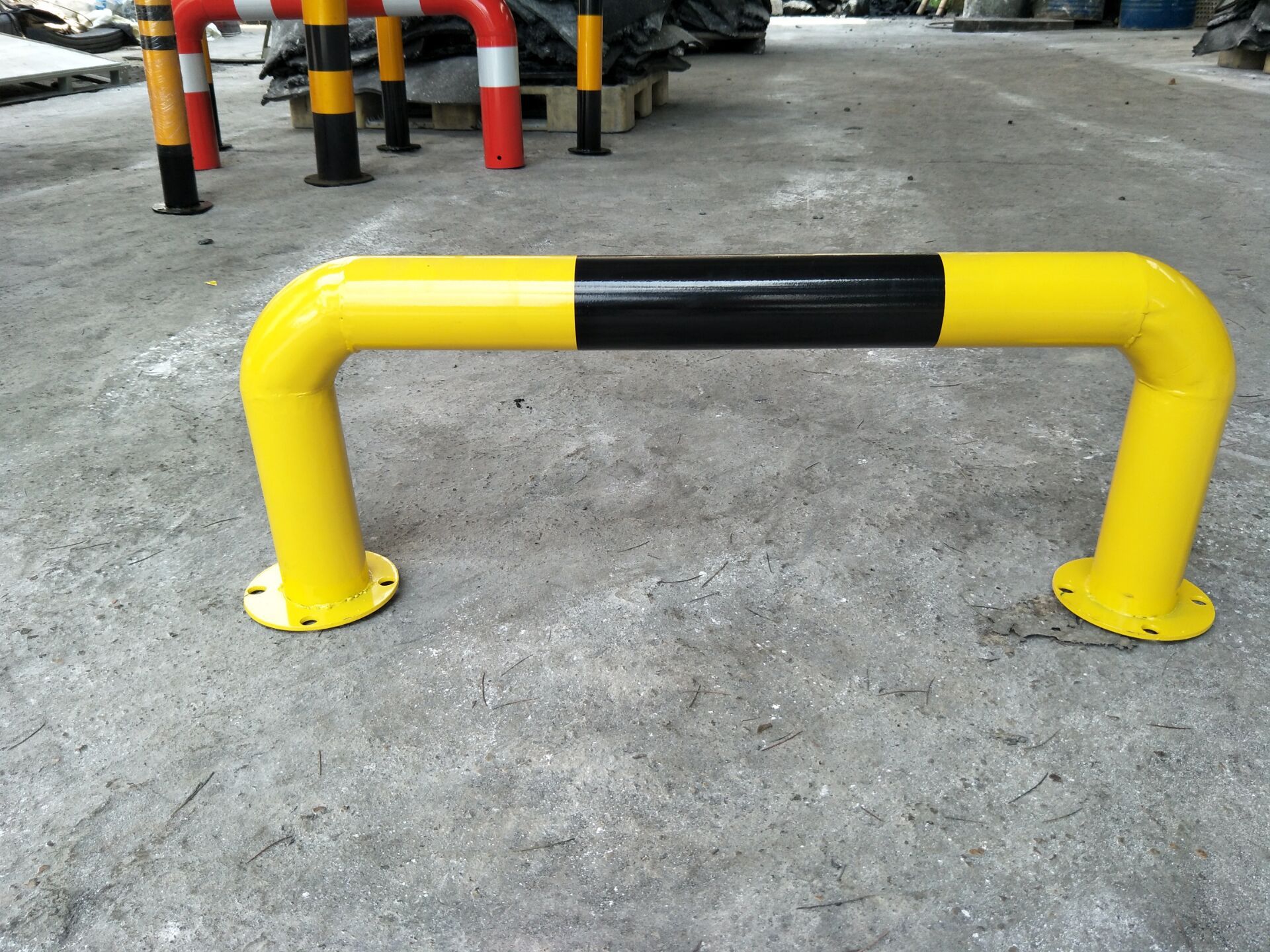 现货直销 汽车停车桩挡车器 防撞槽钢角铁u型铸铁挡车杆定位器