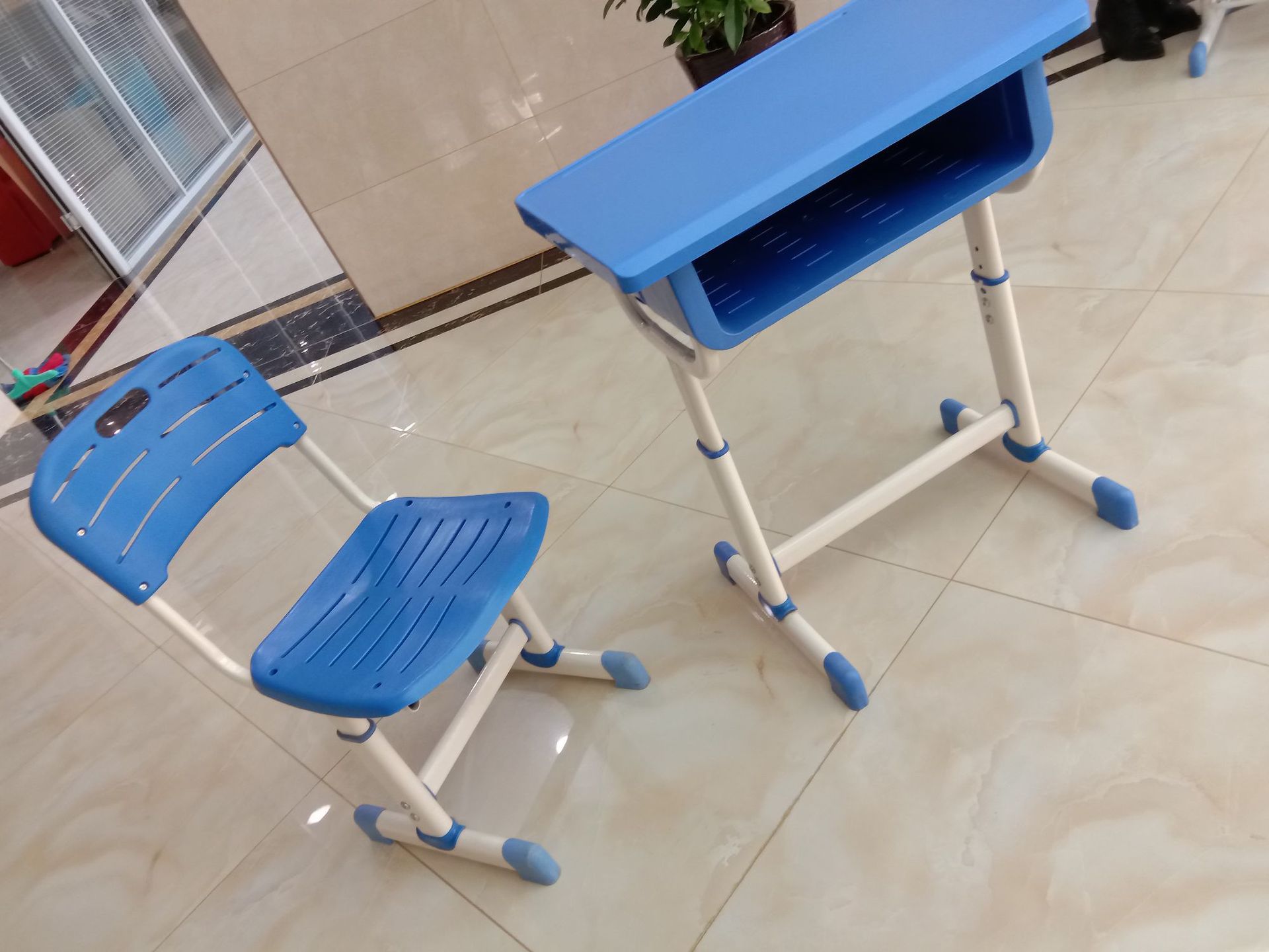 红日可调节课桌椅abs环保塑料儿童书桌幼儿园学习桌精品写字桌