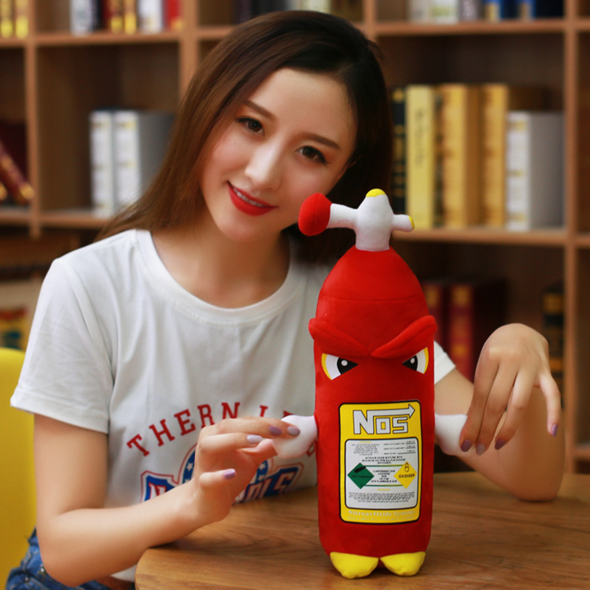 卡通灭火器抱枕创意消防器材道具毛绒玩具搞怪生日礼物批发定制