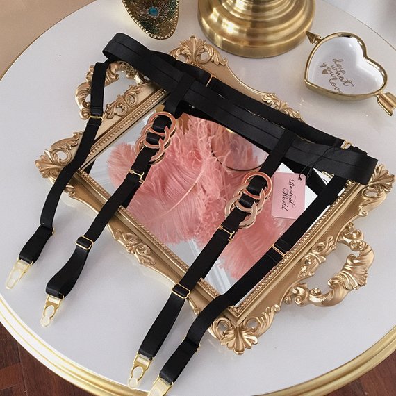 采购产品红色真皮腿吊袜带束腿袜子吊袜带大腿吊袜带皮腿吊