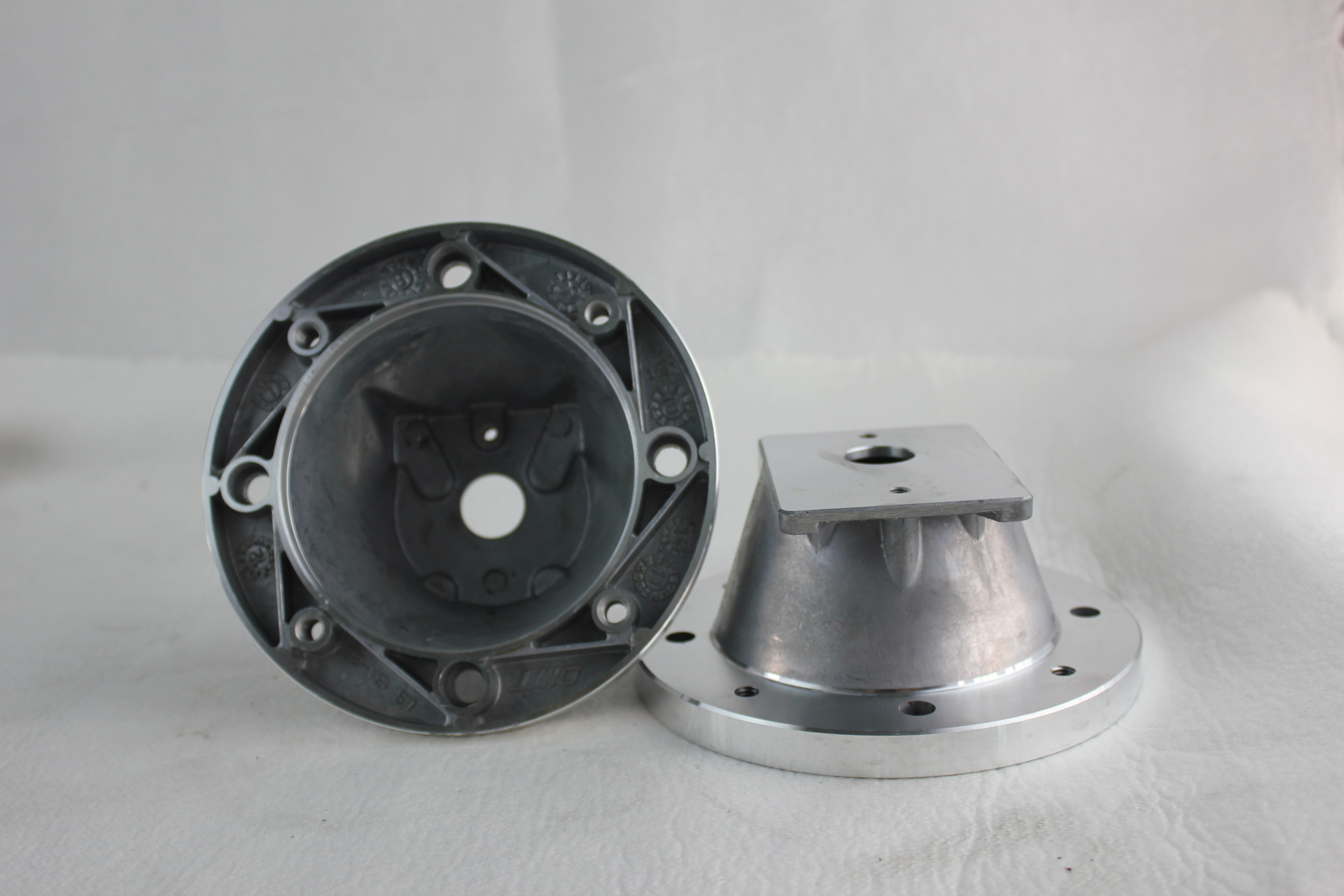 批发意大利久耐用低价液压钟形罩铝合金压铸钟形罩ls160