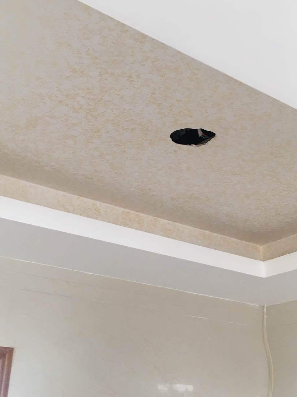 本案利用大量美轮美奂防潮固胶漆与美轮美奂肌理壁膜打造为简单现代