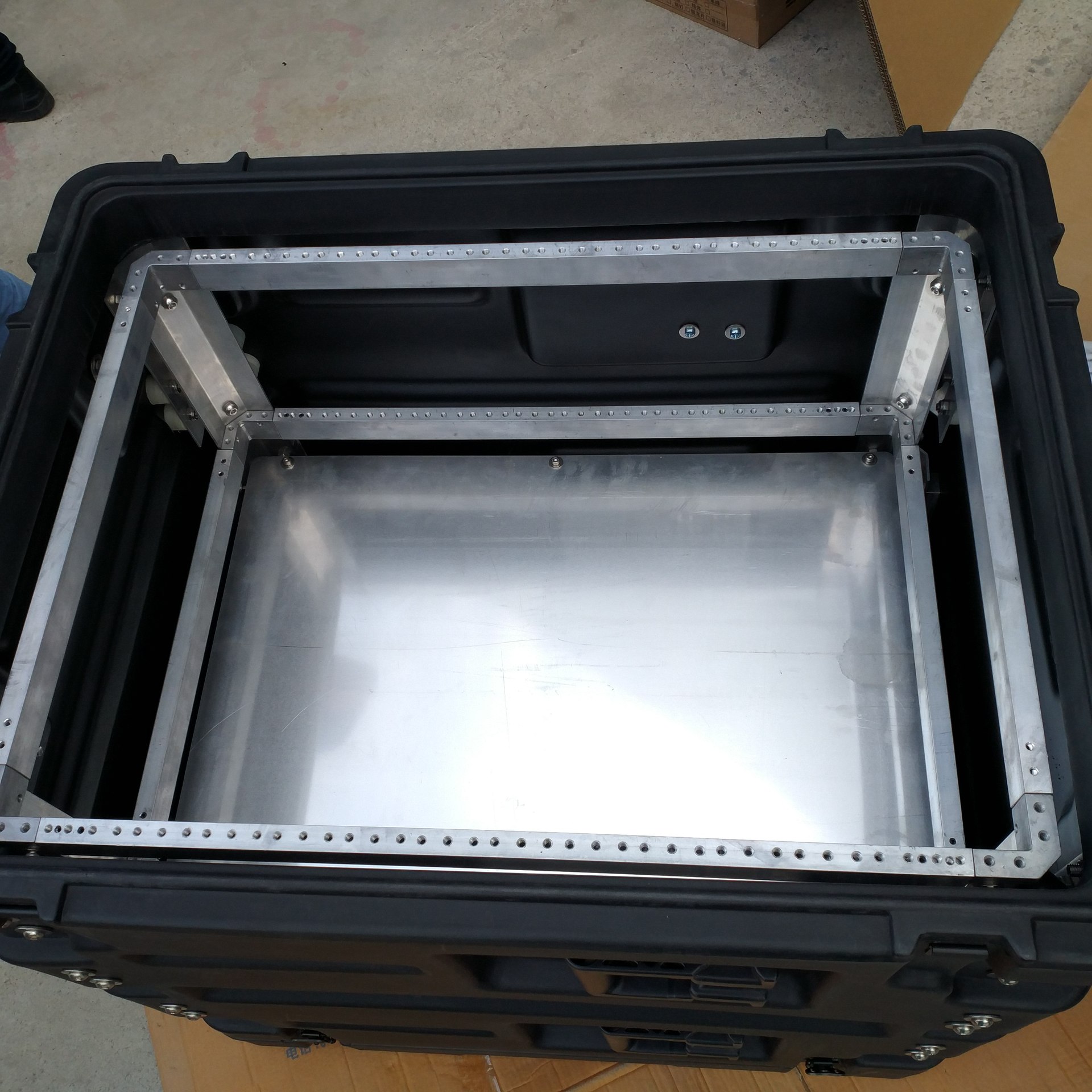 三军行滚塑移动减震机架箱 14u 便携式军用品质