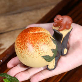 批发宜兴紫砂摆件精品创意灵猴献桃纯手工紫砂茶宠茶桌摆件代发