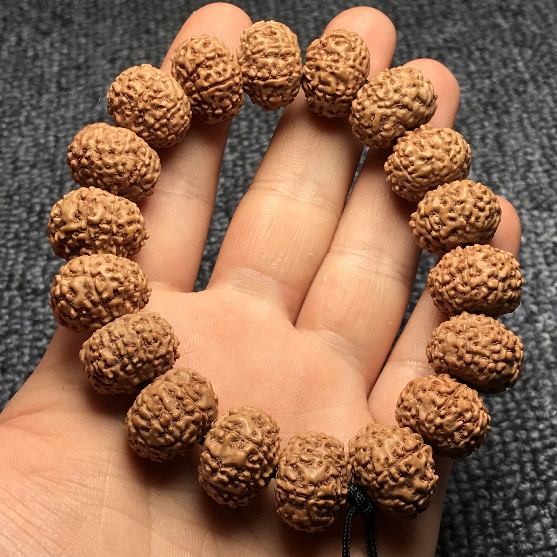 批发多瓣飞碟小金刚菩提 九9瓣飞碟矮桩爆肉手串手持精品无色差