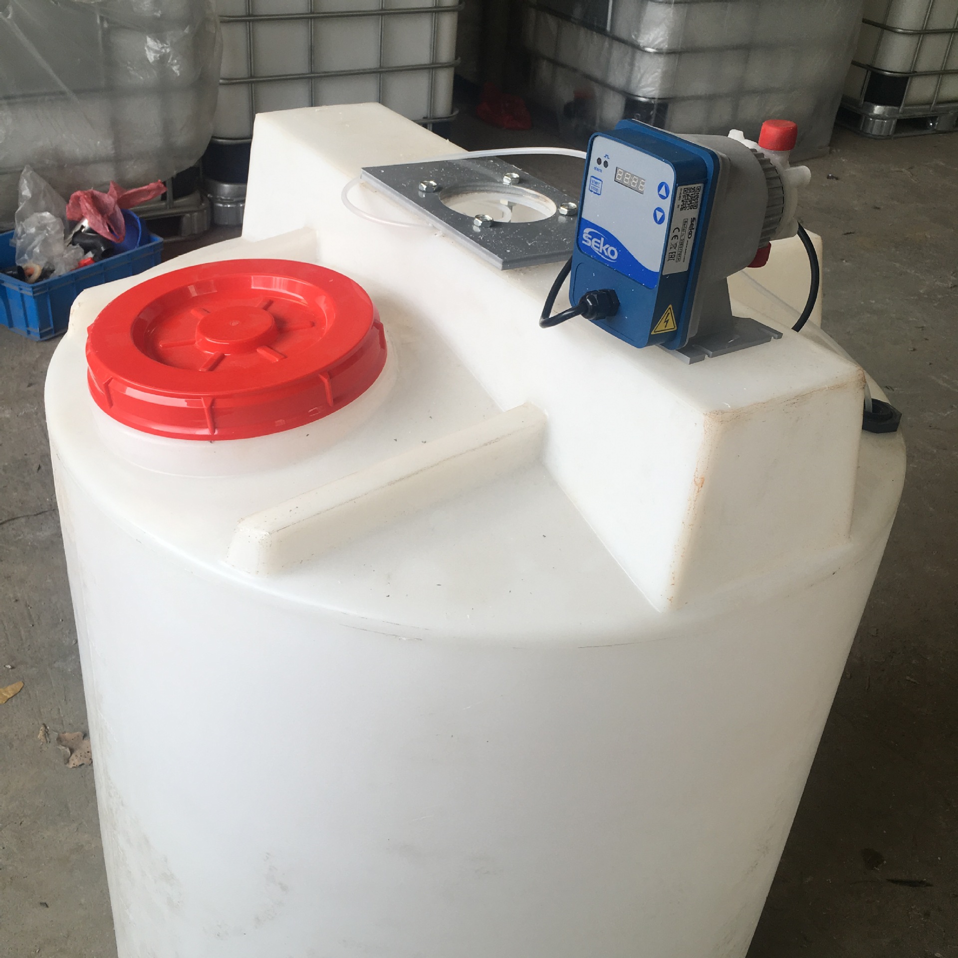 徐州厂家定制200l黄色pe加药箱塑料箱立式平底搅拌桶