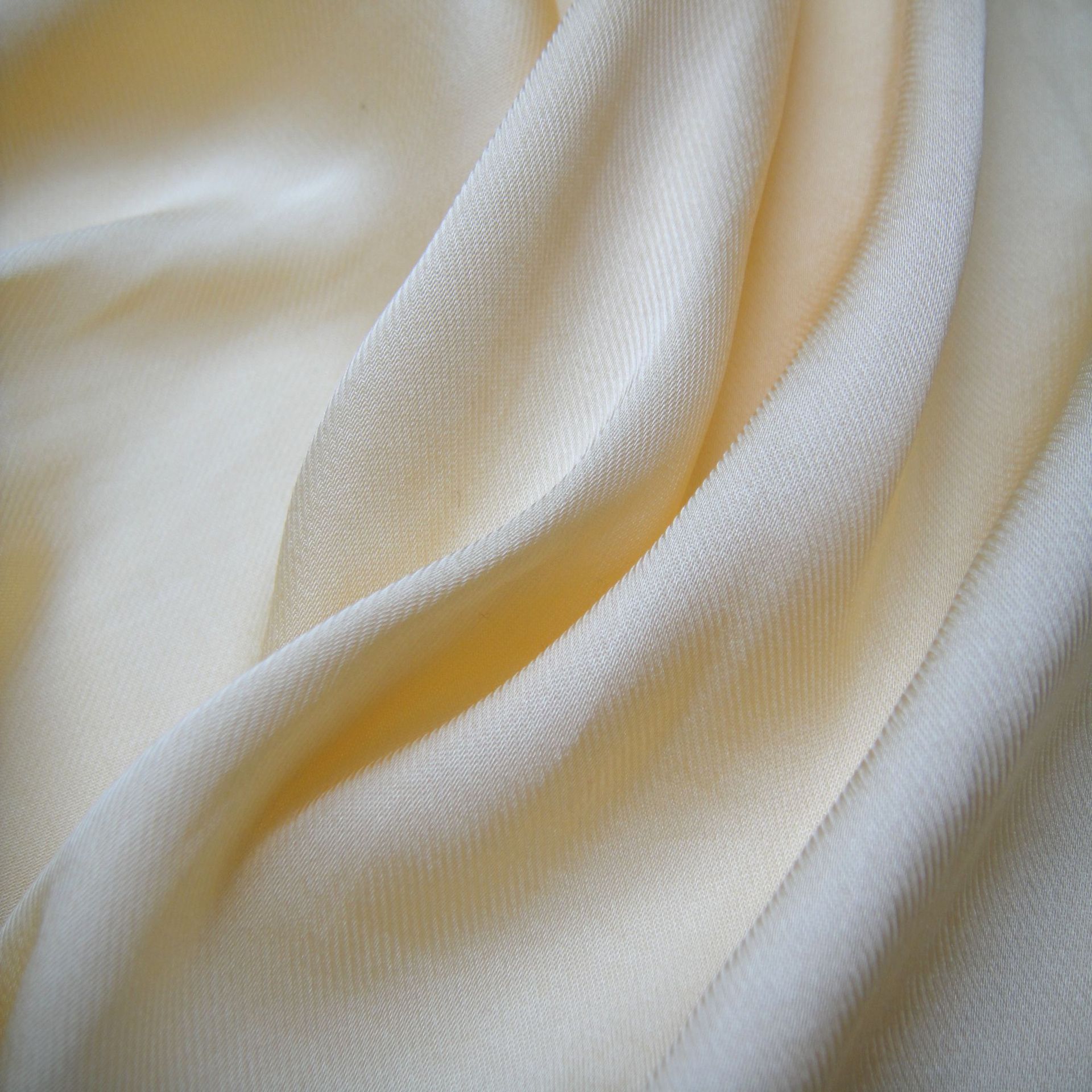 100%涤纶海岛丝缎面雪纺 平方米克重94克 高级时尚女装面料