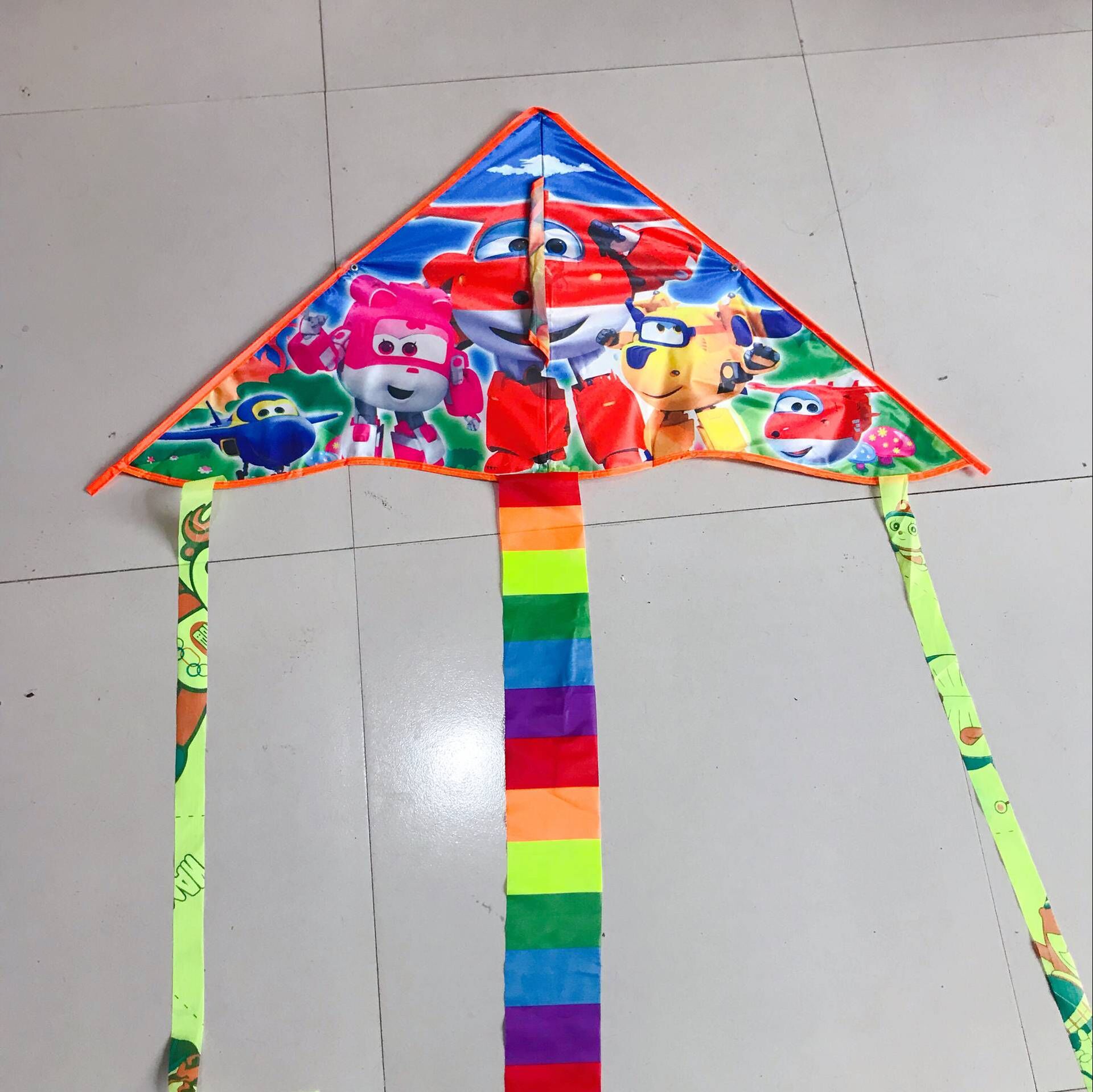 批发潍坊风筝新款亮布热印弯边三角风筝儿童卡通风筝厂家直销