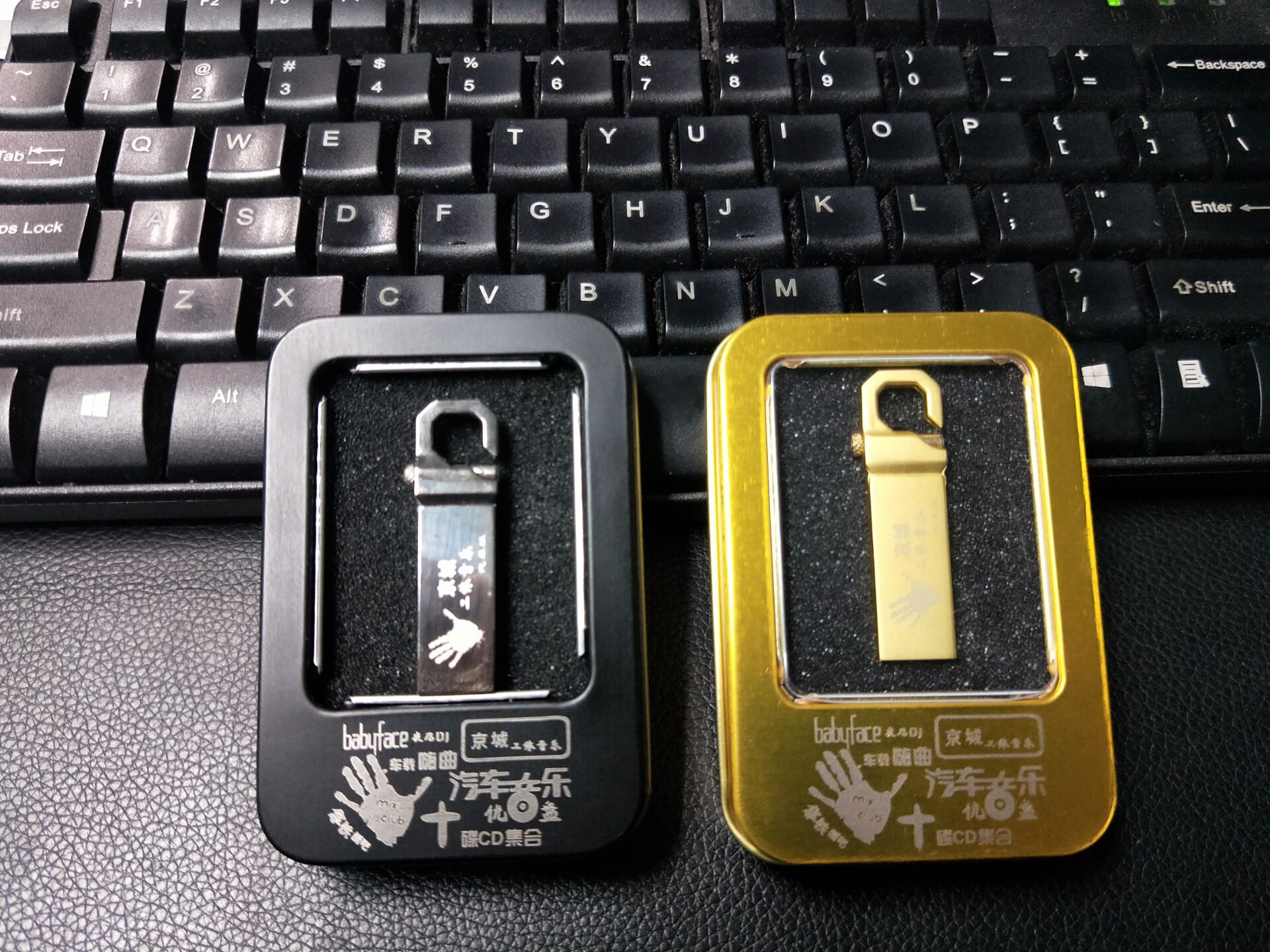 2018年新款车载u盘v250 v285大气上档次,黑色全套铁盒上市啦,厂家批发