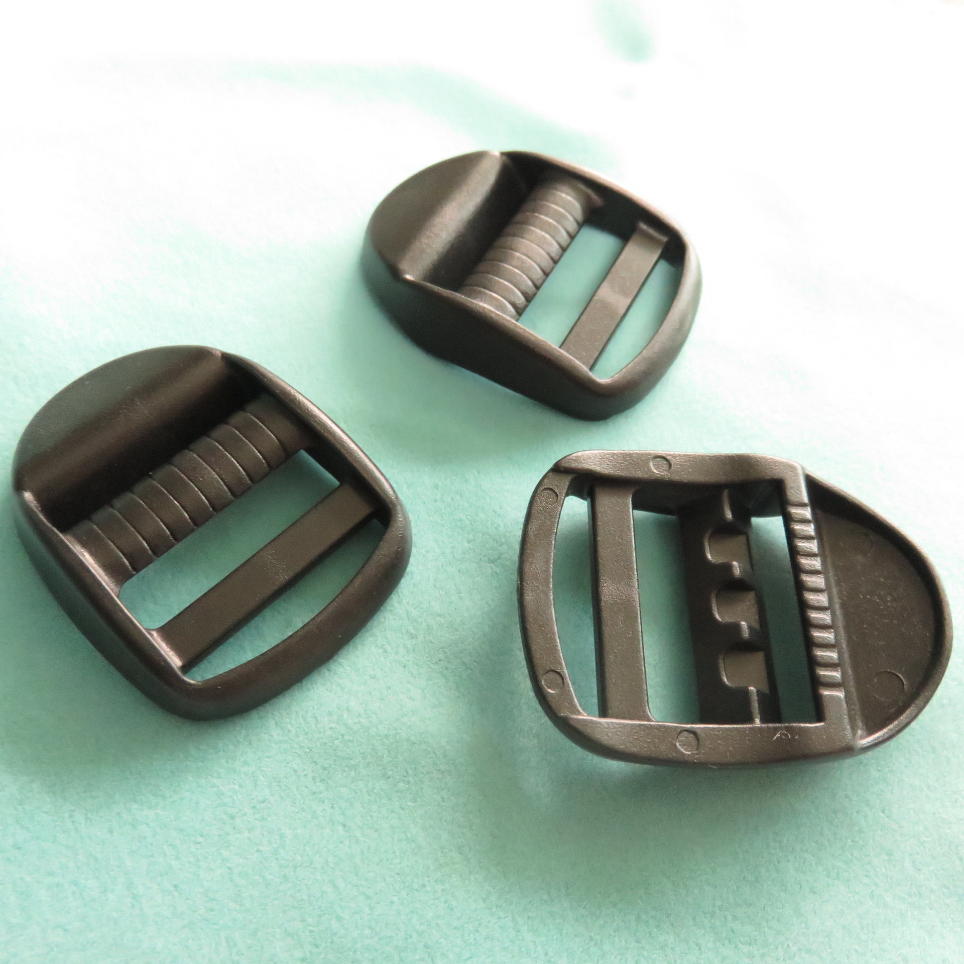 工厂批发 塑料箱包扣具四档目字扣背包书包调节扣子塑胶梯形扣