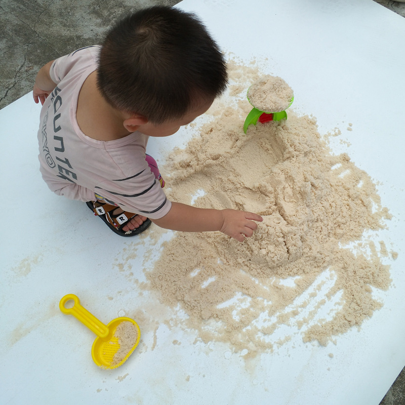 小孩子玩沙子 干净天然海沙 房地产售楼部儿童游乐区嬉戏白沙
