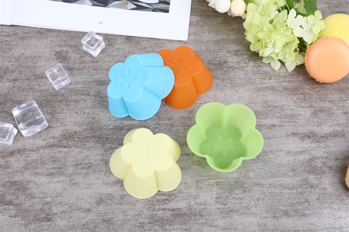 现货供应 迷你小梅花硅胶蛋糕模布丁糖果果冻模 diy面包烘焙模具