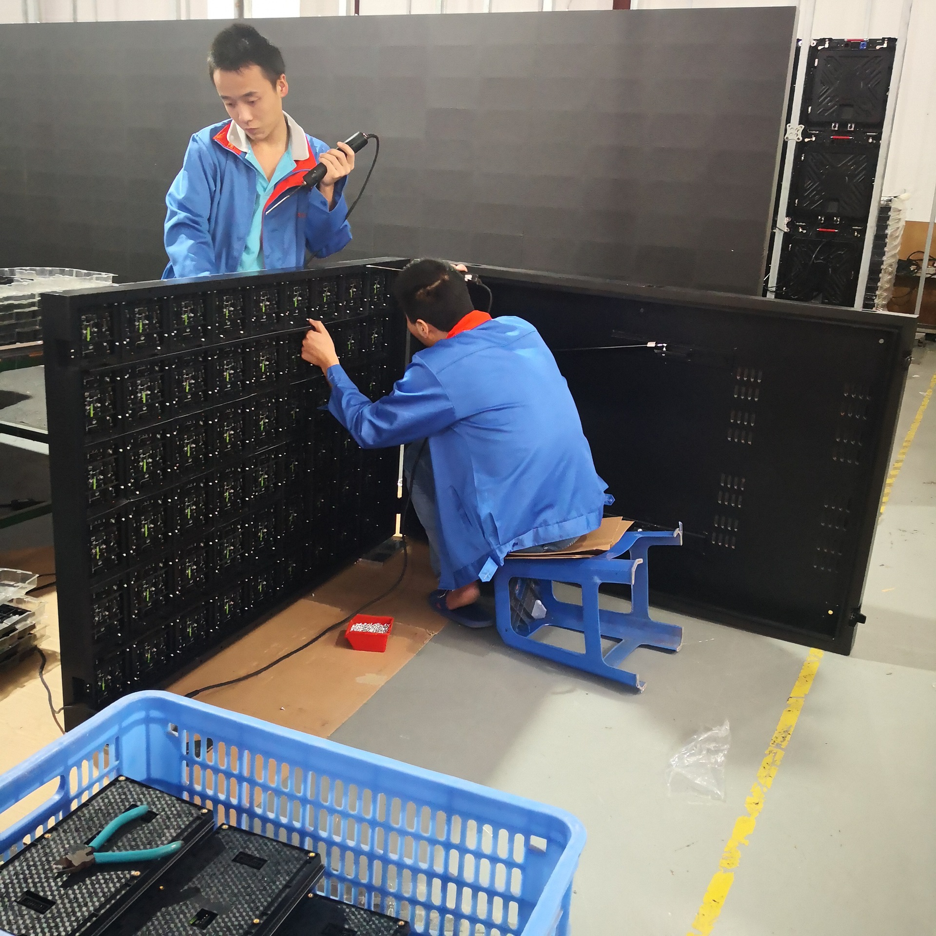 5室内led全彩显示屏 室内固装前翻箱体 前维护led屏维护方便