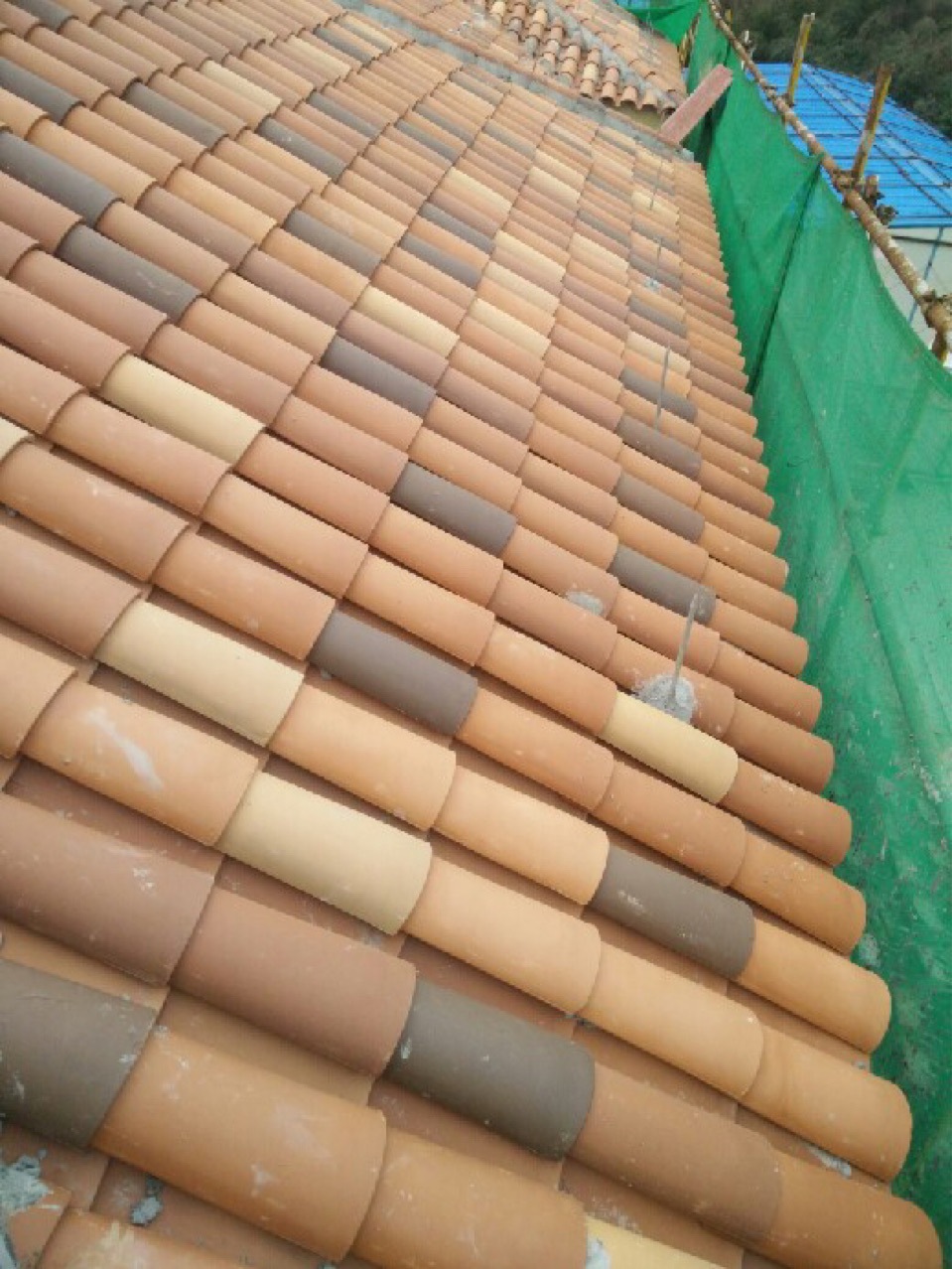 宜兴厂家三色西班牙陶土别墅屋顶筒瓦片欧式屋面瓦片可安装施工