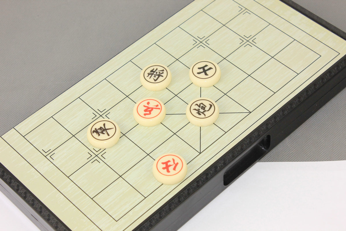 便携式学生培训中号折叠盘磁性中国象棋桌面益智游戏