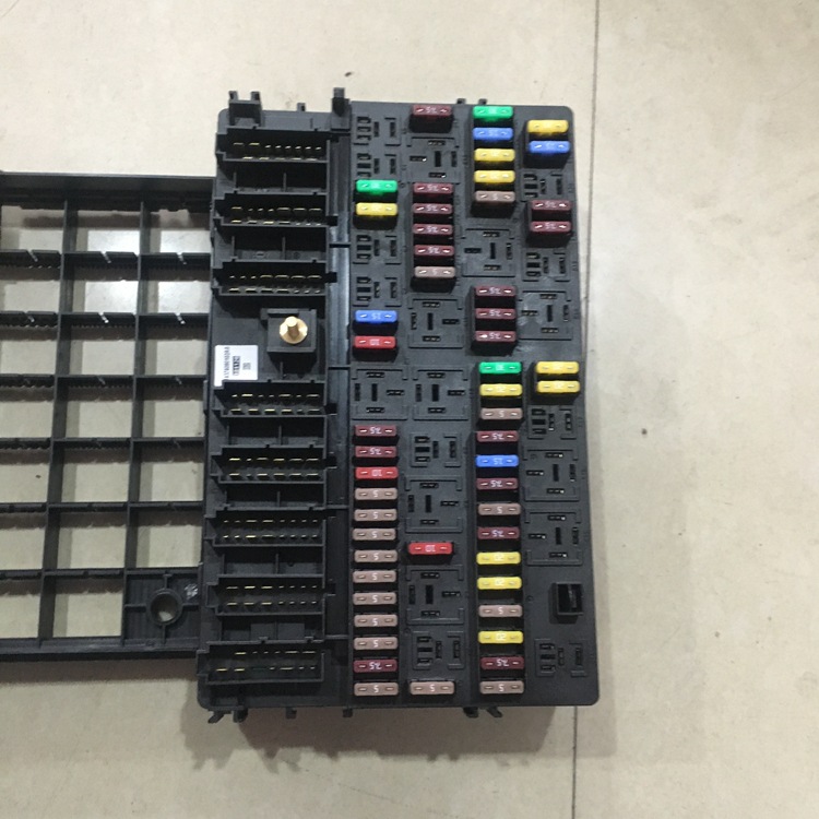 福田戴姆勒欧曼gtl保险丝盒est电器盒电源盒原厂h4374080102a0