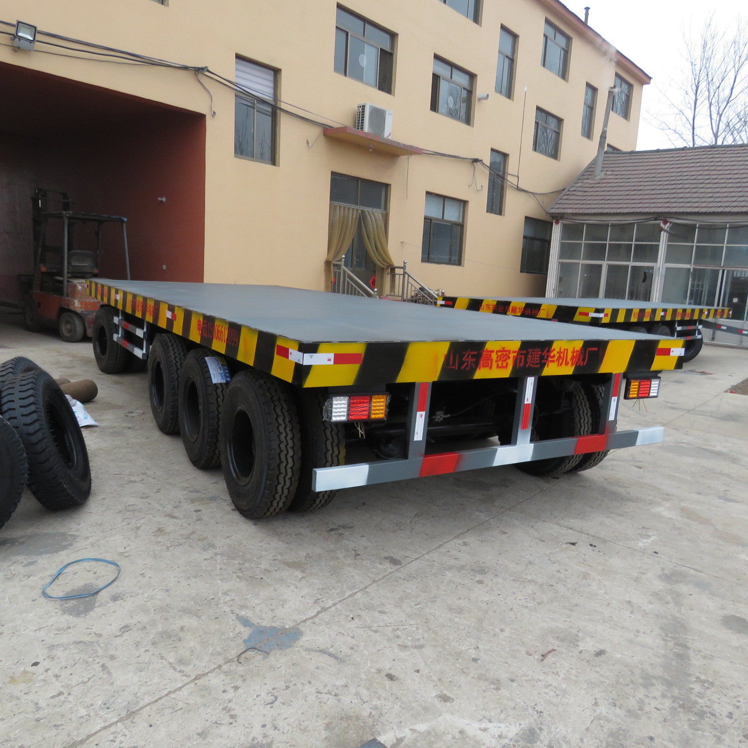 厂家供应大型平板拖车 重型装载机拖盘定制 平板拖车