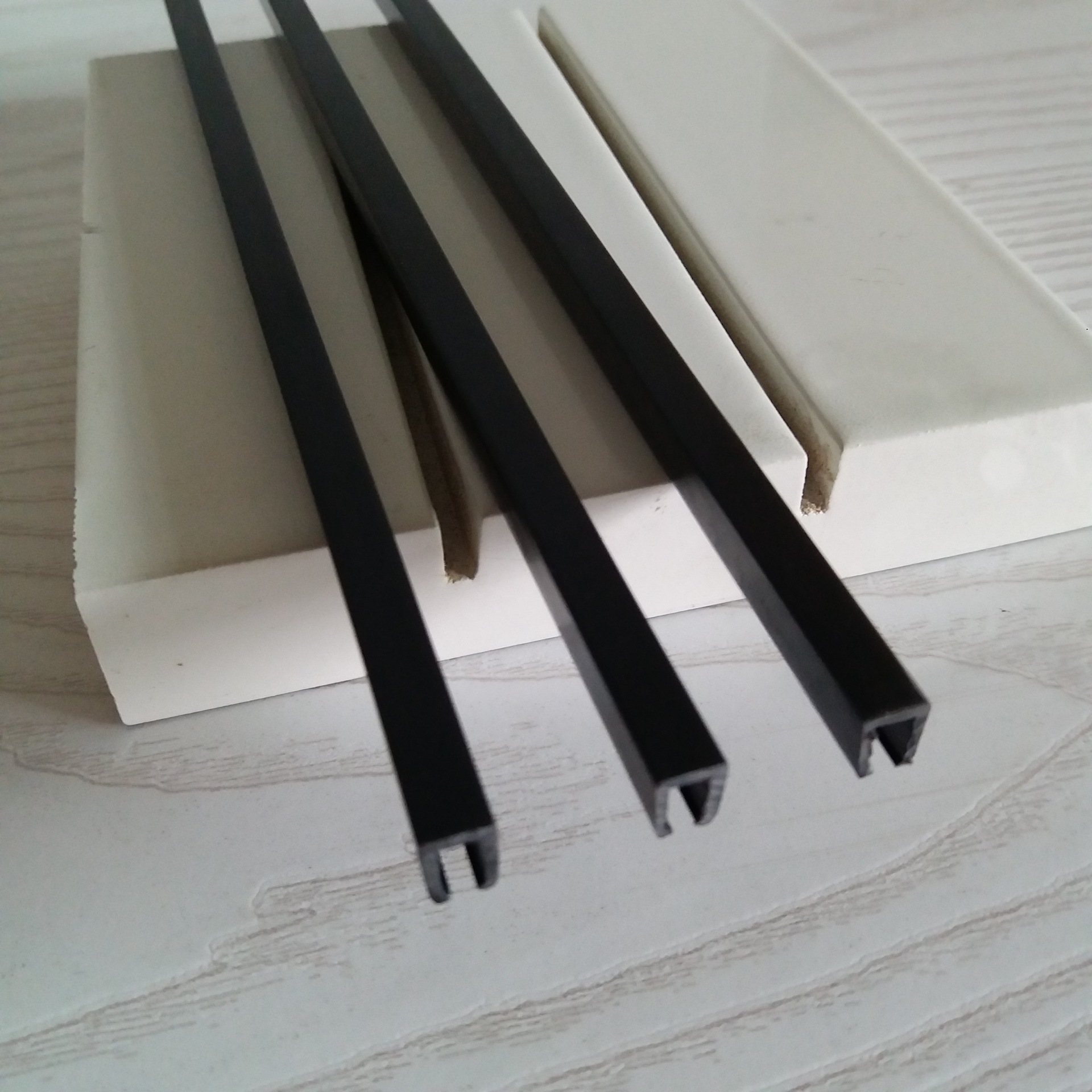 专业生产展示槽板条 abs胶条 u槽塑胶条 塑料条硬质塑料条子