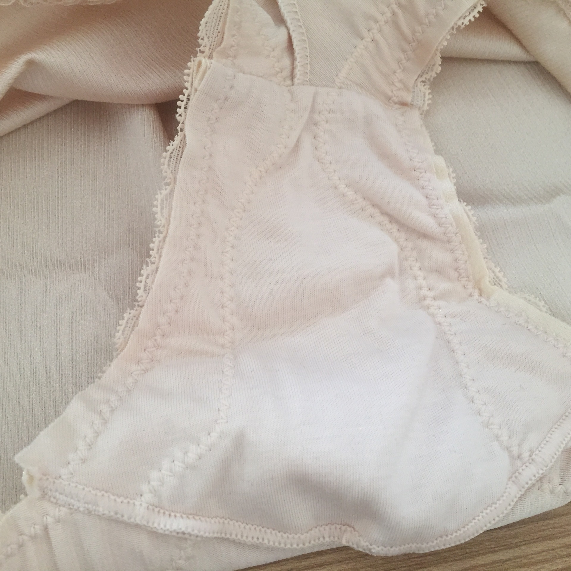 拉丝光面平底高腰内裤女士提臀纯棉裤裆四角裤无痕蕾丝边内裤