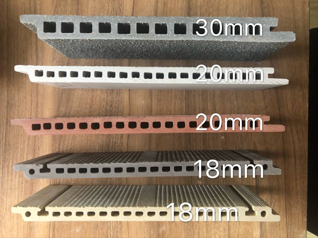 板表面效果:   自然面,粗砂面,细砂面,槽面,纹面,洞石面,毛面,亮釉面