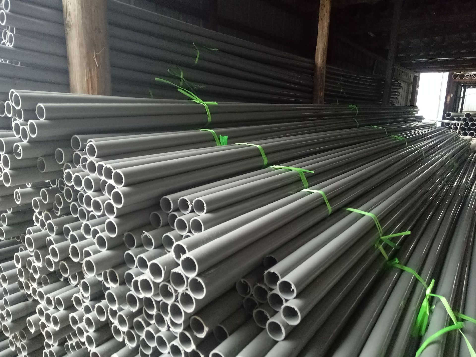 灰色pvc-u32mm一寸给水管 白色