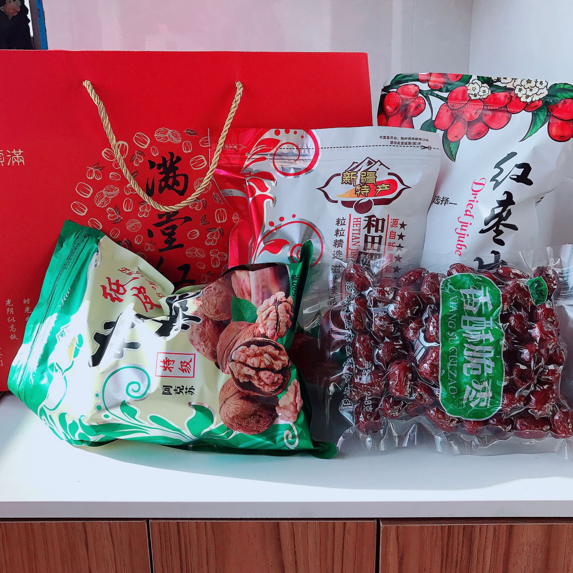 过年送礼买什么年货好(元旦送礼还是过年送礼好)