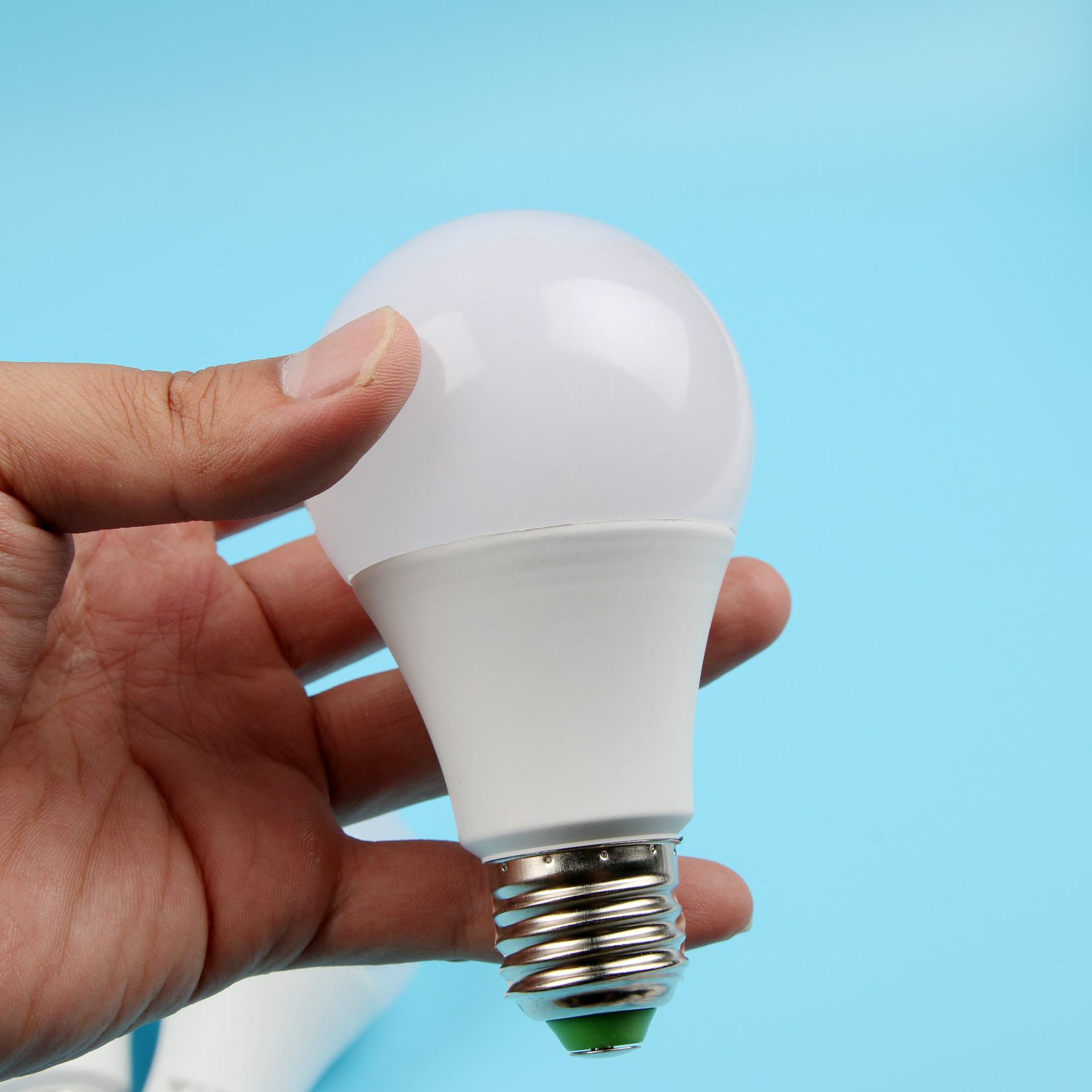 工厂直销 塑包铝led灯泡 家用节能灯球 泡室内照明灯具e27螺口a泡