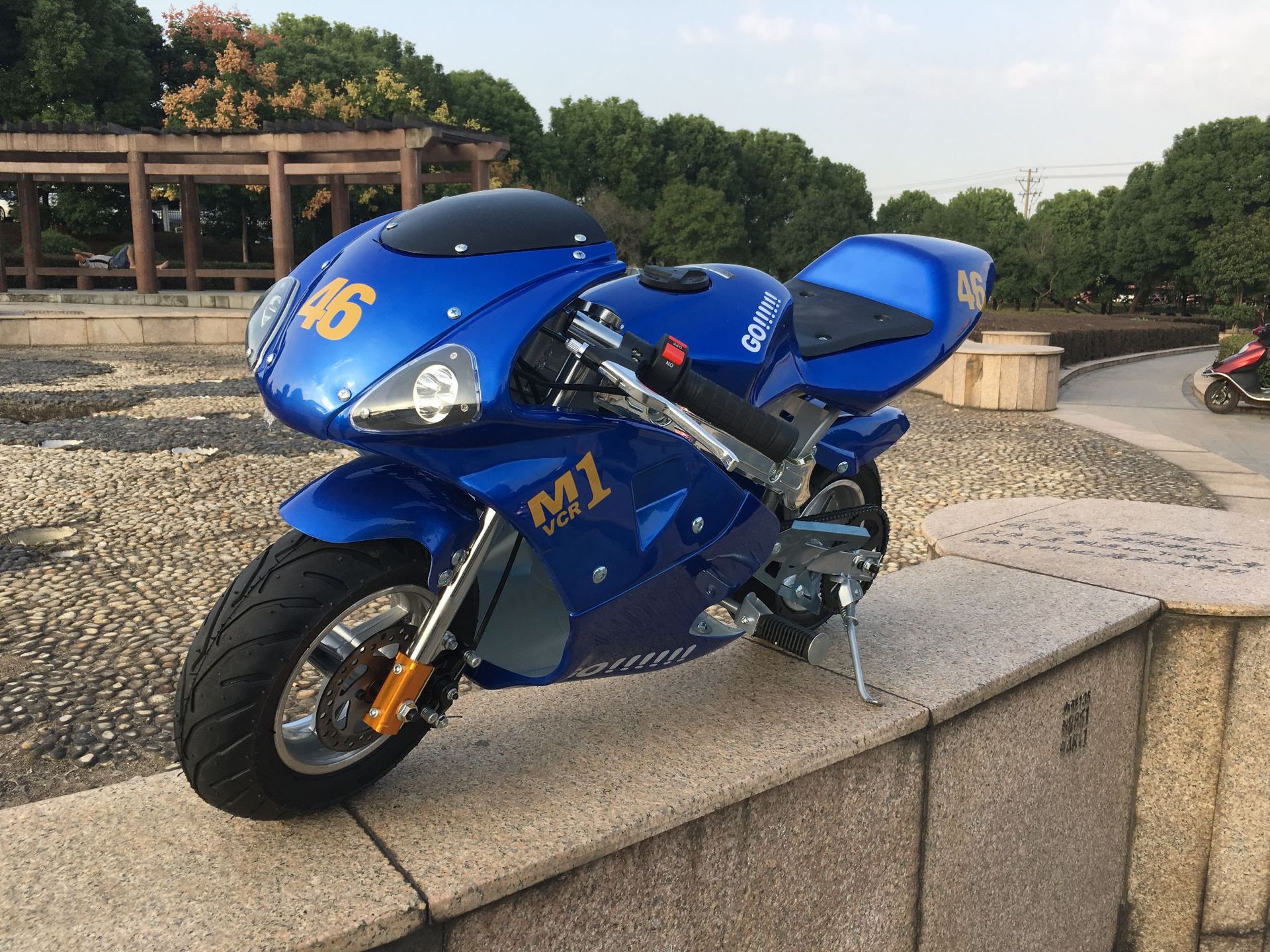 带灯款 新款小型摩托车迷你小跑车小摩托车49cc成人汽油儿童 代发