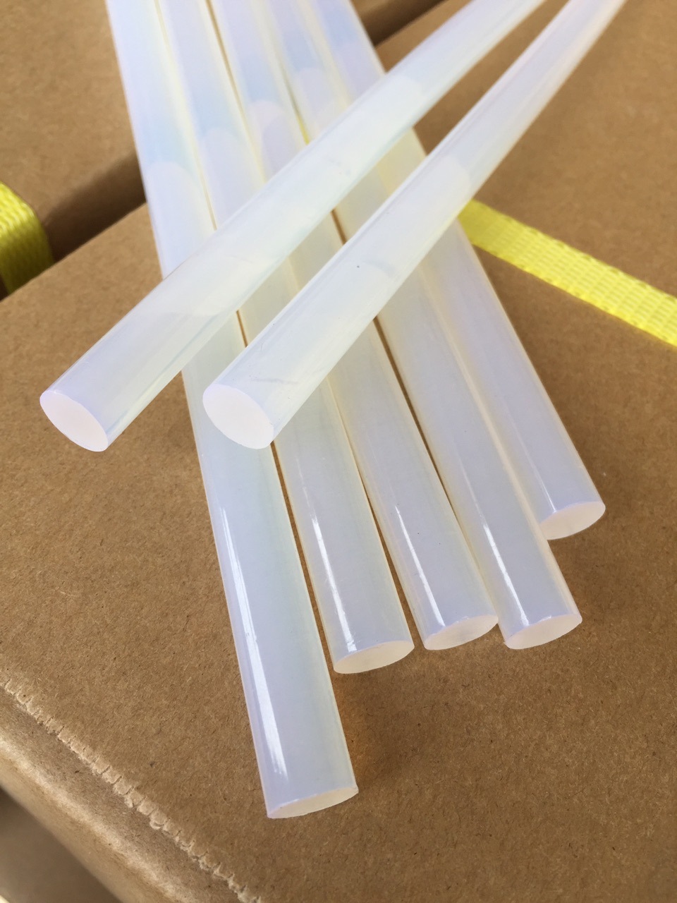 新款白色胶棒 胶条 环保不拉丝高粘 广东批发厂价 包装品专用