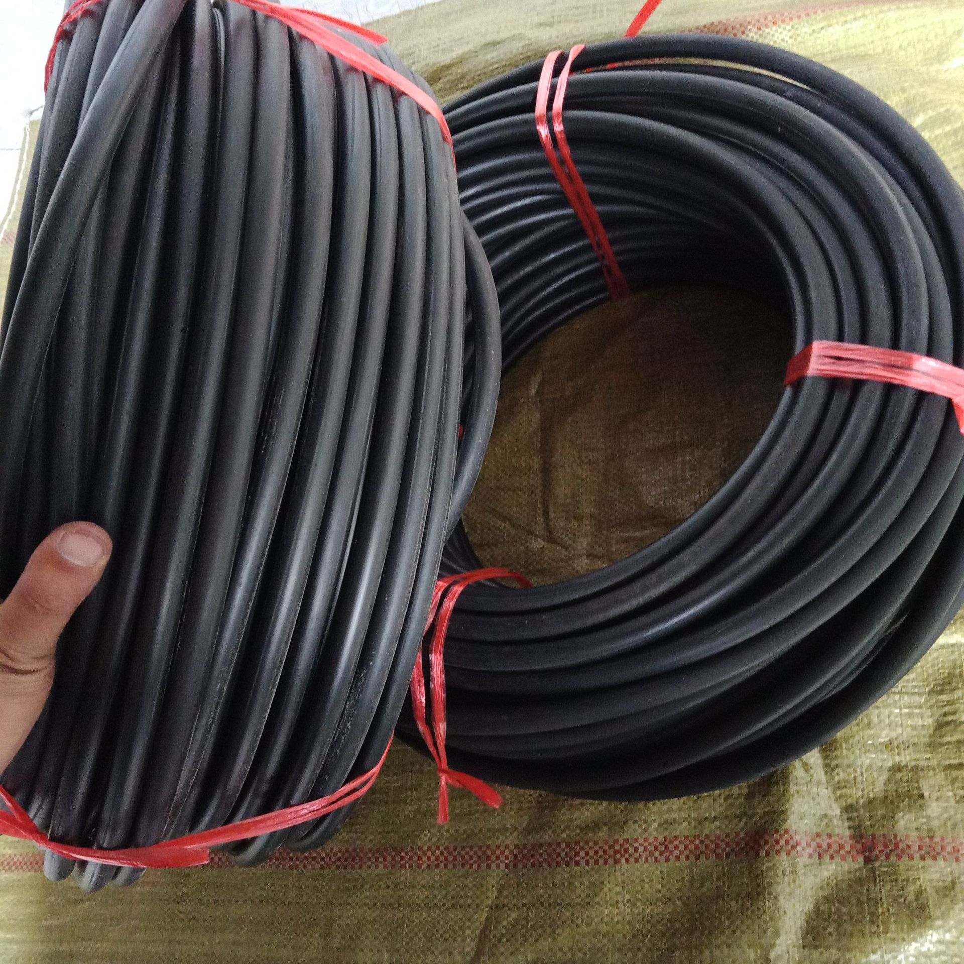 氟胶管 高温耐磨损fkm氟胶水管 耐酸碱黑色氟胶管