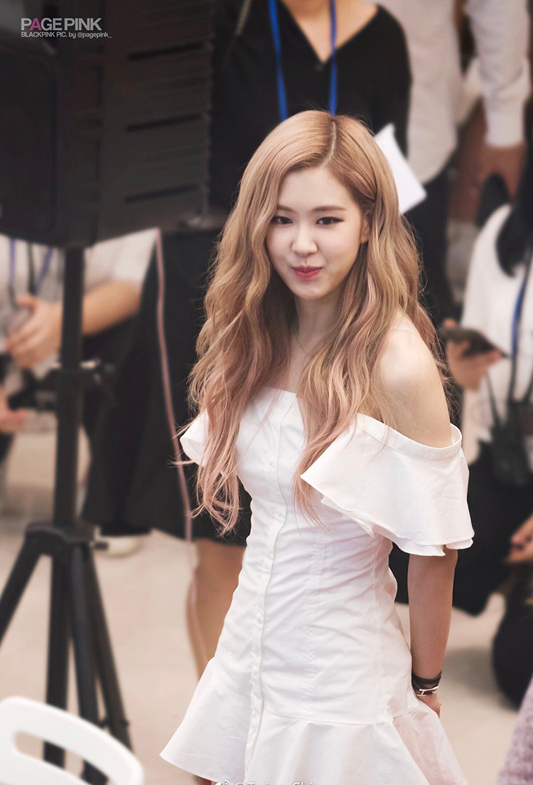 韩国chic明星lizzy朴秀英同款白色荷叶边一字领连衣裙2018