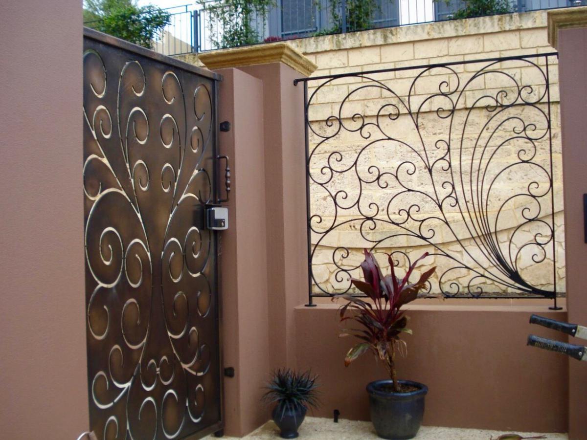 欧式家用铁艺围墙护栏的颜色如下,可以定做:佛山市恩邦铁艺制品有限