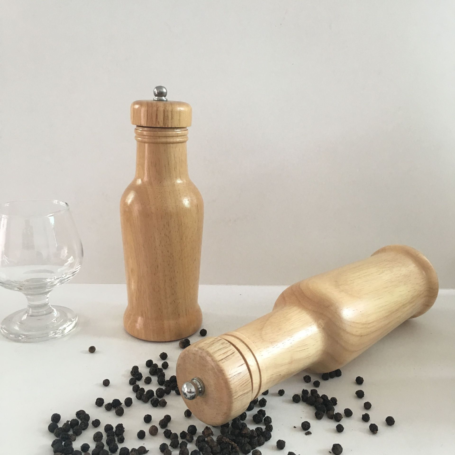 热销酒瓶形胡椒研磨器 木质胡椒磨 手动胡椒粉瓶