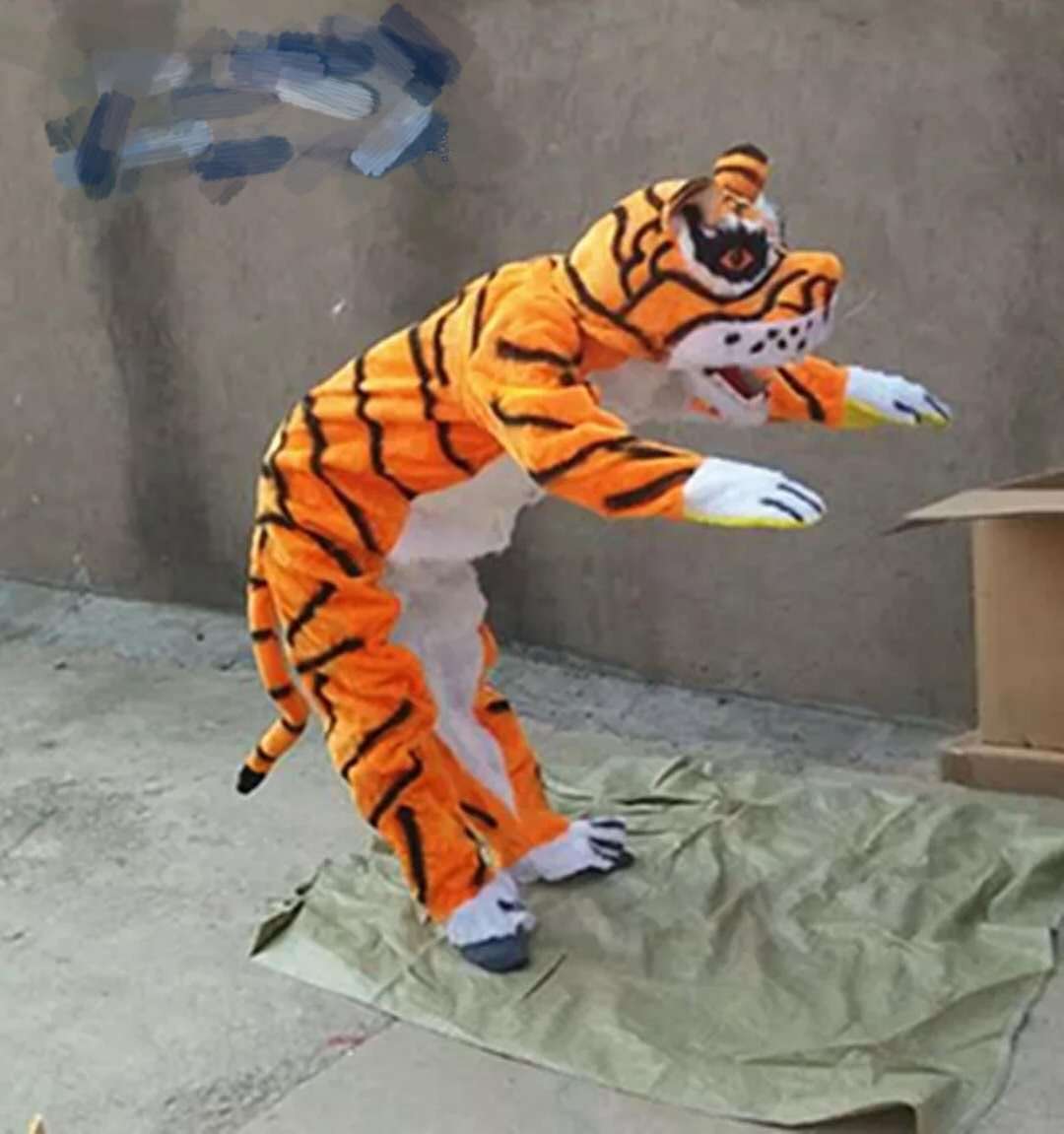 戏剧舞台演出人穿十二生肖动物大老虎服装双单人表演社火道具