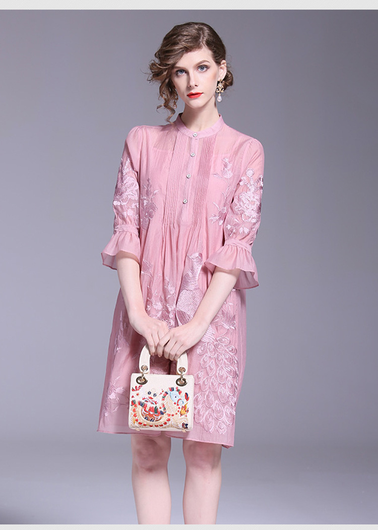 2018新款品牌女装圆领喇叭袖中长宽松a字裙孔雀刺绣连衣裙夏批发