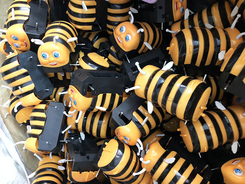 小蜜蜂电动翻斗车特技车翻滚12轮爬行车儿童翻越玩具翻斗蜜蜂车