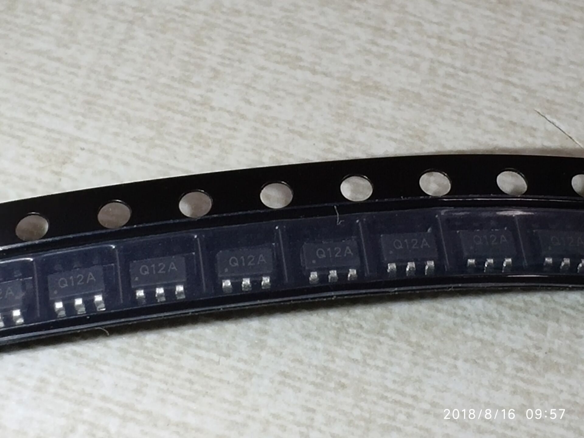 供应ip2112 ip/英集芯 双路usb端口充电协议ic识别芯片 封装sot23