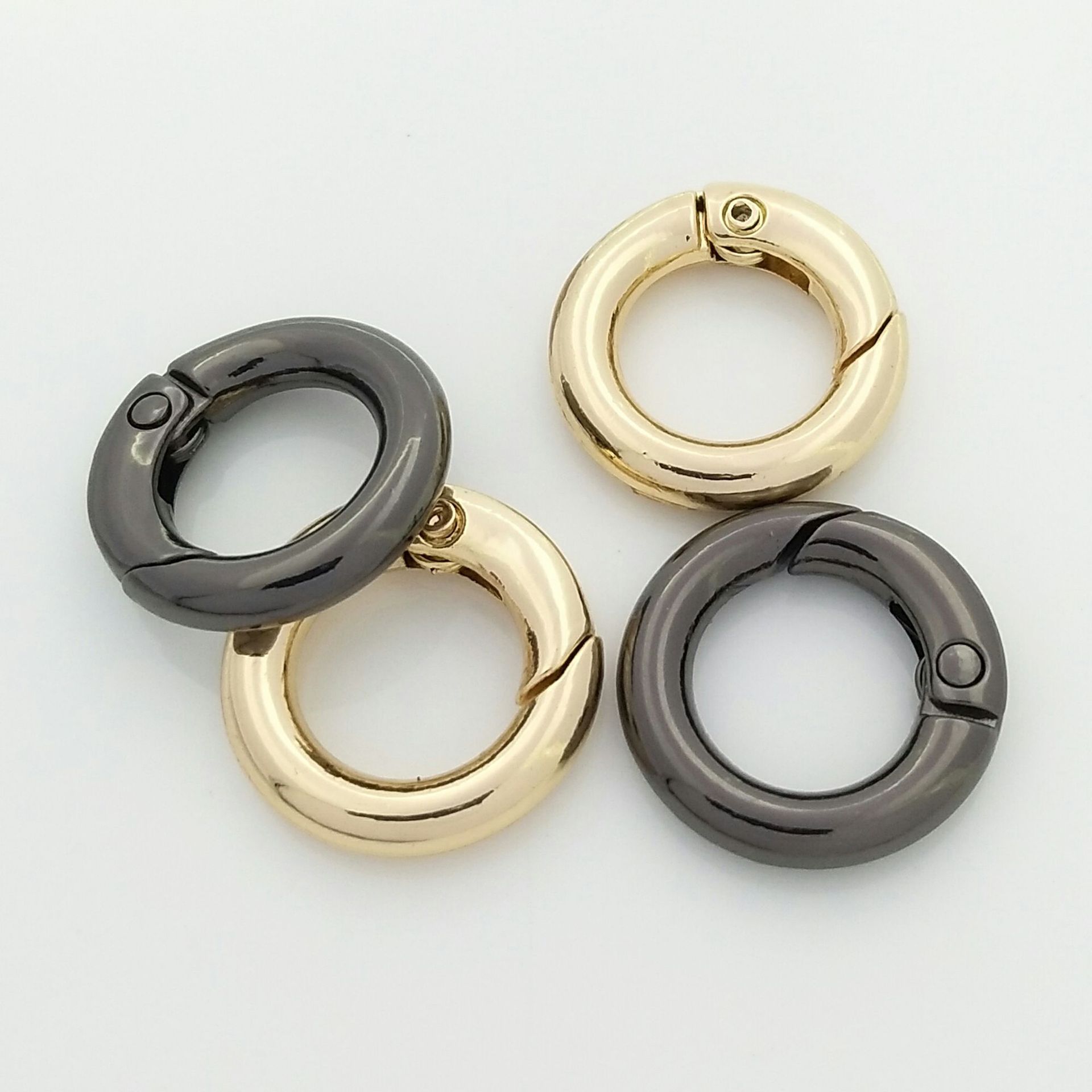 厂家供应29mm弹簧圈箱包五金饰品合金扣压铸弹簧圈开口圈毛球挂件