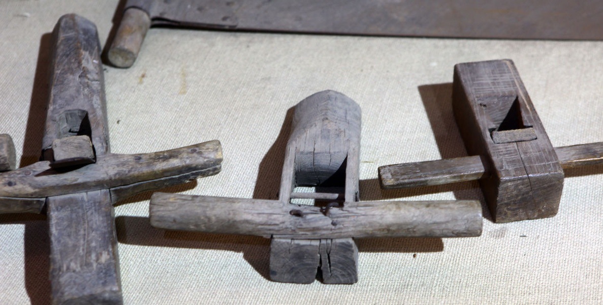 这个是做手工家具农具用的木削,相信大家都见,玩过卷状木屑.