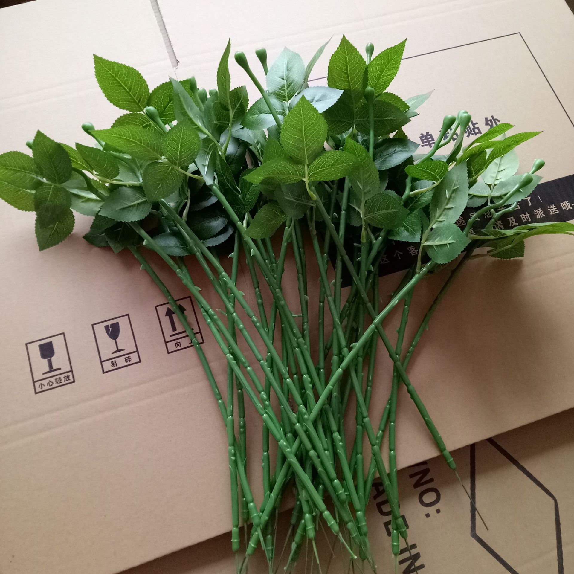 仿真单支玫瑰花杆仿真花制作带叶玫瑰杆康乃馨花杆单支香皂花杆