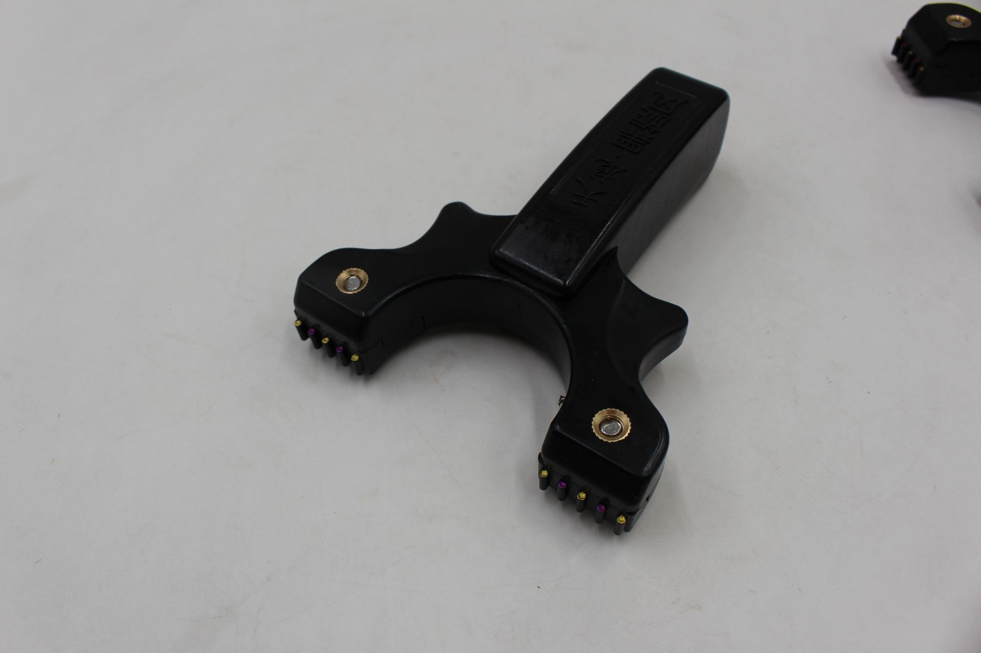 厂家直销天龙黑旋风反曲扁皮筋带瞄点弹弓 竞技弹弓批发