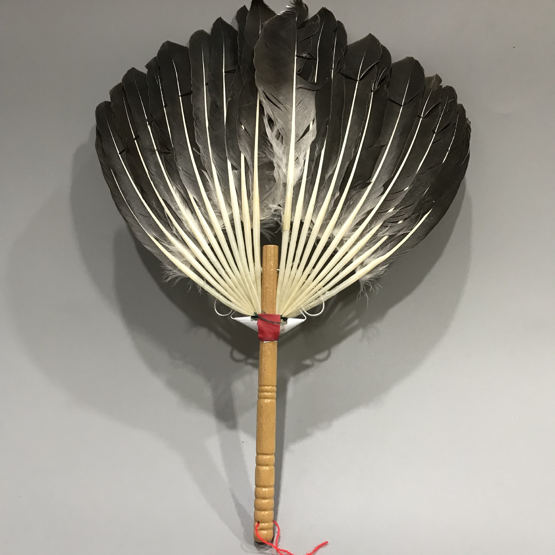 厂家批发 羽毛扇 鹅毛扇 孔明扇手工扇 工艺扇 礼品扇 孕妇宝宝扇