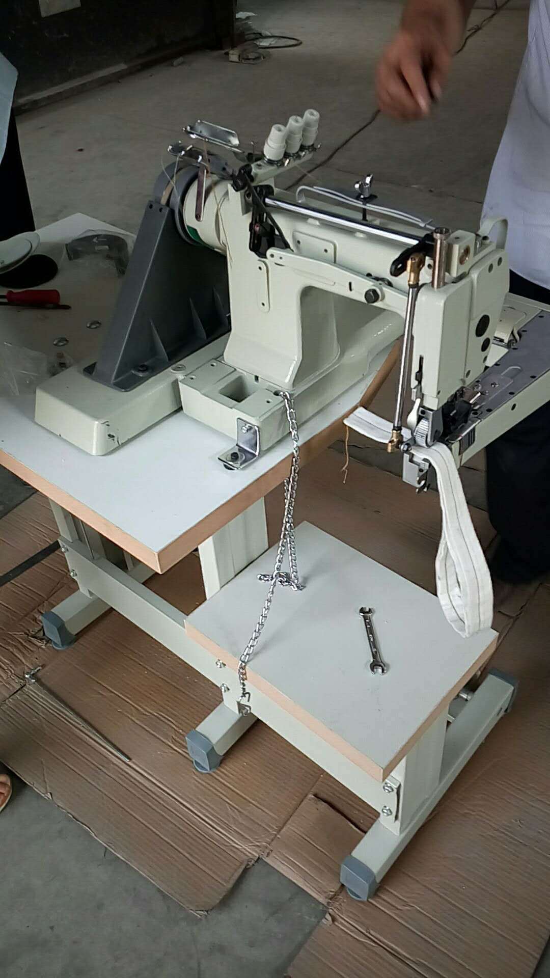 除尘袋埋夹机 过滤袋拼接缝纫机 千业927 928曲臂机 阿里推广直