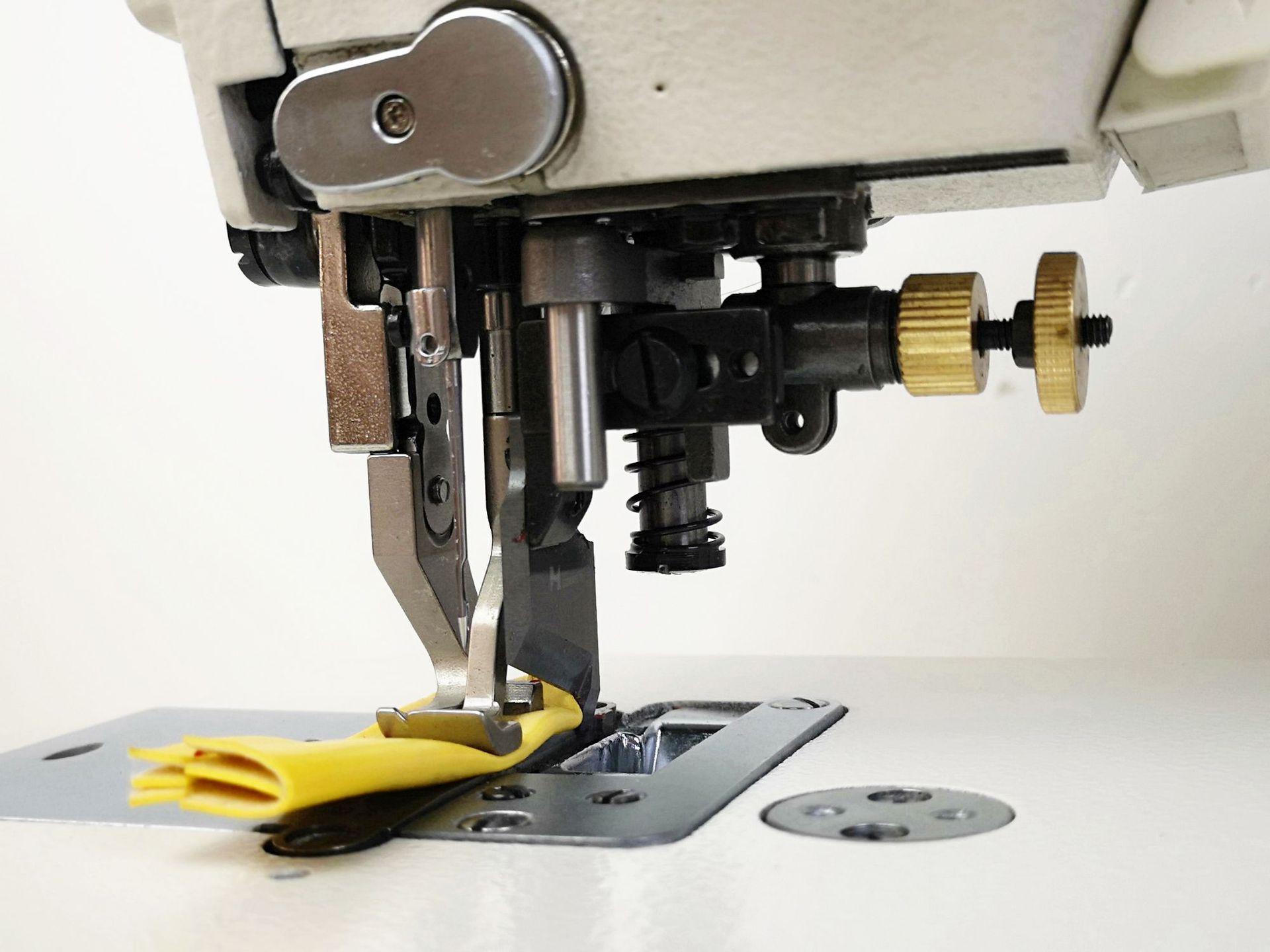 厂家直销 厚料皮革修边机 0358d电脑带刀同步车 dy直驱工业缝纫机